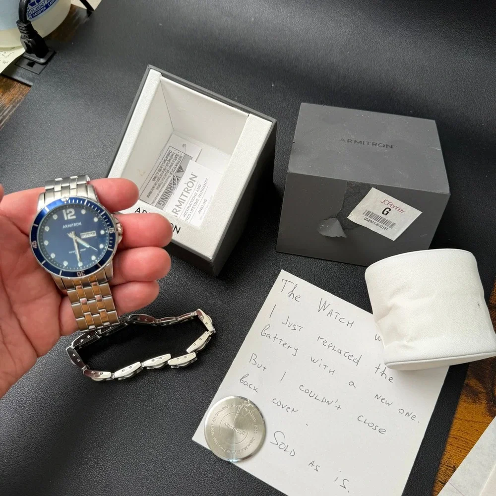 Armitron 20/5338SV Men's Silver Tone Watch & Bracelet Set BACK‎ NOT CLOSING Jap